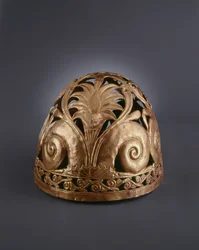 Openwork helmet decorated with scrolls, acanthus and flowers